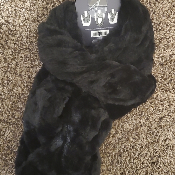 Ladies Faux Fur Infinity Scarf  West Loop. NEW - Picture 3 of 5